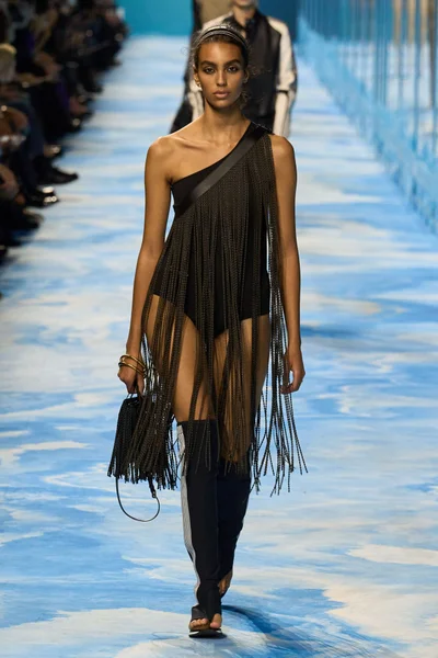 Look 60